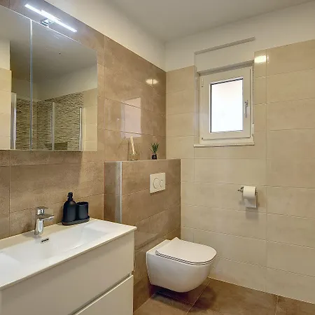 Mit Jacuzzi Und Taverne Mit Billard * Ližnjan