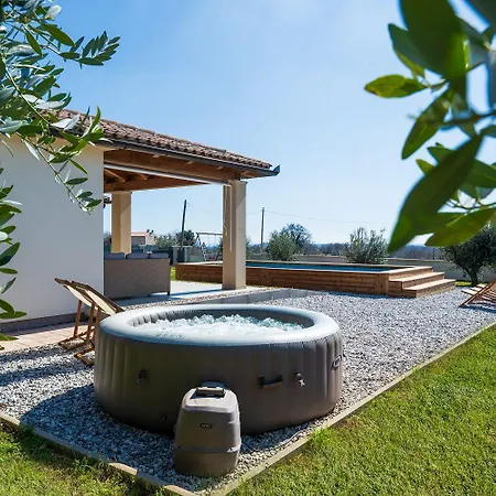 Mit Jacuzzi Und Taverne Mit Billard *
