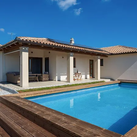 Mit Jacuzzi Und Taverne Mit Billard Ližnjan